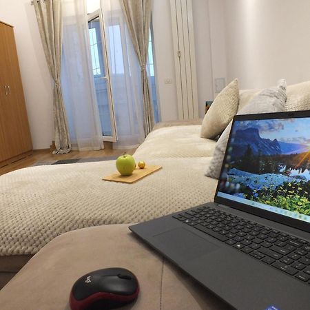 E&C Aparthotel Bucharest Mall, Unirii Area ภายนอก รูปภาพ